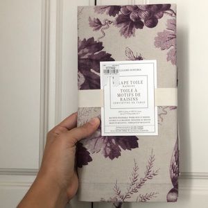 Napkins/NWT GRAPE TOILE